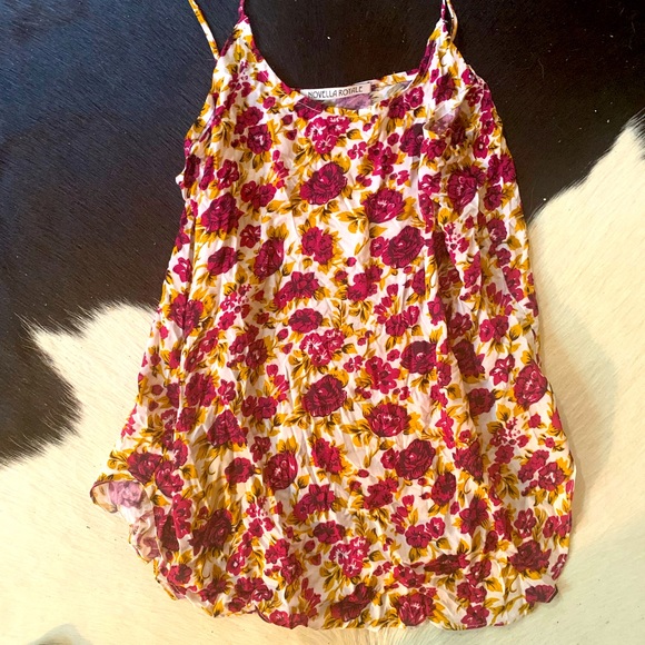 Novella Royale Tops - Novella Royal tank top small